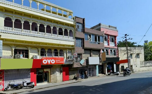 OYO Flagship 2421 Hotel The Ishani, Забронировать Отель Удайпур штат Раджастхан, рядом с Bagore ki Haveli