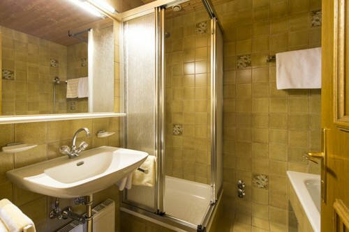 Appartementhaus Holiday, Book Hotel Hoteller i Vorarlberg med parkering, Parkering