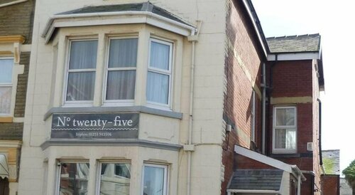 Number Twenty-Five Guesthouse, Book Hotel Hoteller i Blackpool med parkering, Parkering