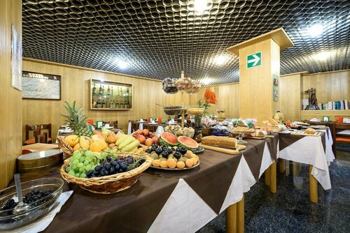 Hotel Schenatti, Забронировать Отель Отели Сондрио с завтраком, Завтраки