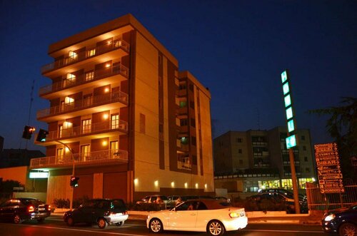 Hotel A-14, Забронировать Отель Отели в центре Модуньо, в центре, Парковка