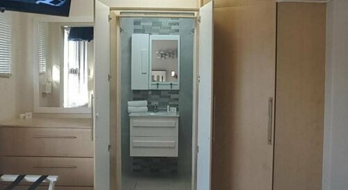 At Doms B&B, Забронировать Отель «постель и завтрак» Зимбали Квазулу-Наталь