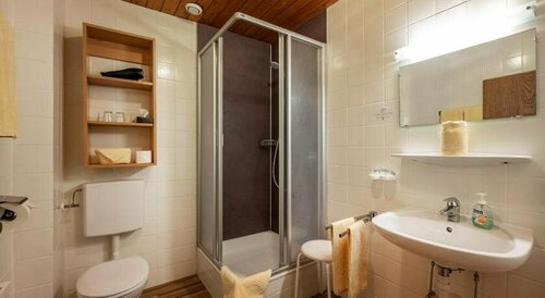 Tirolerhof Gasthof Pension, Prenota Hotel Hotel a Tirolo con parcheggio, Parcheggio