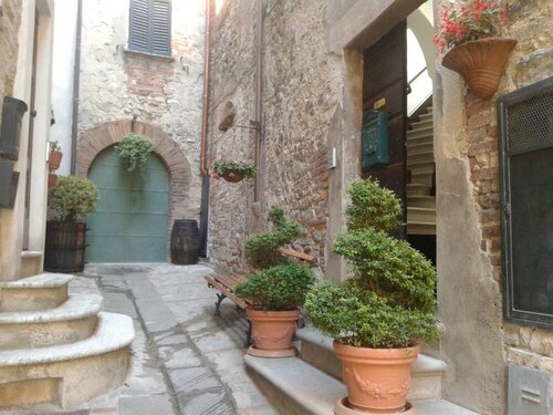Fawlty Towers Guest House, Book Pension Hoteller i Todi med parkering, Parkering