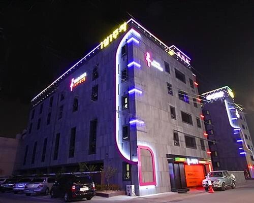 Madoka Motel, Забронировать Мотель Отели Кёнджу с парковкой, рядом с Колодец Чэмэджон, Парковка