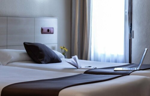 Hostal Rural El Caño by Vivere Stays, Забронировать Хостел Альпедрете Sierra de Guadarrama, рядом с Monumento al Cantero