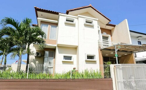 Candrawulan Sepuluh Guesthouse, Varaa Hotelli West Java Jaava