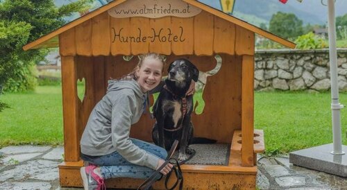 Wander- & Langlaufhotel Romantikchalet Almfrieden, Book Chalet Hoteller i Schladming - Dachstein med parkering, Parkering