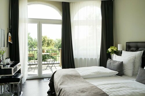 Villahotel Rheinblick, Varaa Hotelli Rodenkirchen Köln