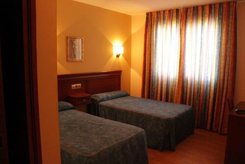 Hostal Tio Pepe I, Забронировать Отель Бембибре El Bierzo