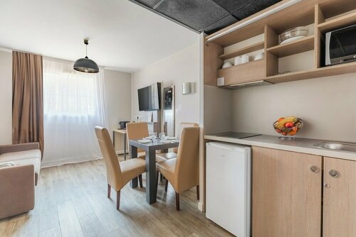 Seven Urban Suites Prado, Book Lejlighedshotel Hoteller i Carros med parkering, Parkering