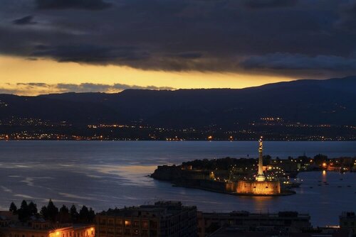 B&B Antonello da Messina, Забронировать Отель «постель и завтрак» Отели Мессины с завтраком, рядом с Астрономические часы, Завтраки