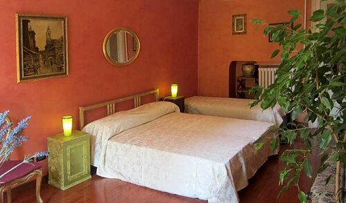 San Quintino B&B, Забронировать Отель Чентро Сторико Турин, рядом с Vinzaglio Metro Station