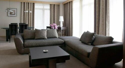 Royal Square Hotel & Suites, Забронировать Отель Отели Риги с бассейном, рядом с Христорождественский кафедральный собор в Риге, Бассейн