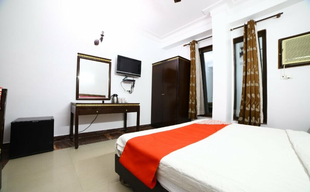 Oyo 62474 Revels Plum Hotel