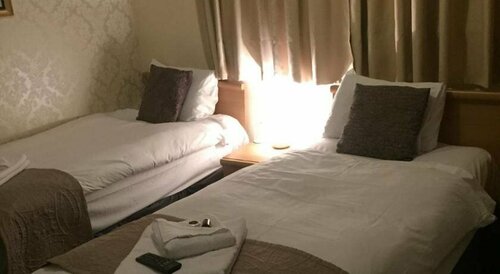 Dusty Miller, Rezervați Hotel Hoteluri în Merseyside cu mese, Demipensiune / Pensiune completă