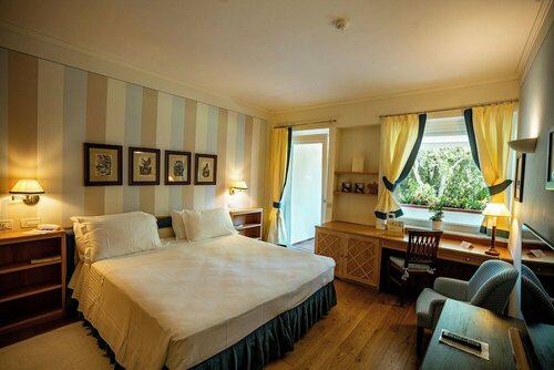 Gallia Palace Hotel - Relais & Châteaux, Забронировать Отель Отели Пунта-Ала с парковкой, рядом с Гольф-клуб Пунта-Алы, Парковка