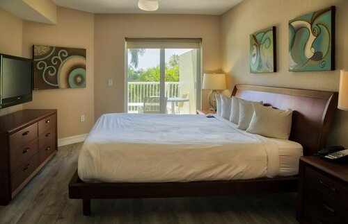 Crystal Palms Beach Resort, Забронировать Курортный отель Треже-Айленд Сент-Пит-Бич