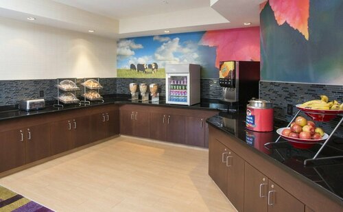 La Quinta Inn & Suites by Wyndham Terre Haute, Varaa Hotelli Hotellit Indiana aamiaisella, Aamiainen
