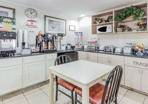 Super 8 by Wyndham St. Charles, Buchen Sie Gasthaus St. Charles Illinois
