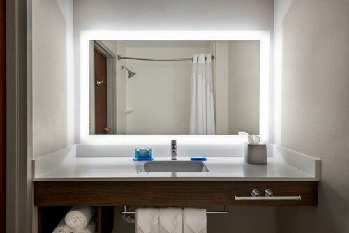 Holiday Inn Express & Suites Charlotte Arpt-Belmont, an IHG Hotel, 预订 酒店 贝尔蒙特 北卡罗莱纳州