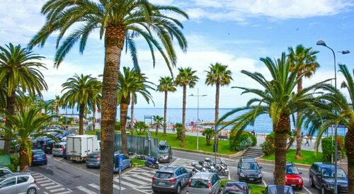 Hotel Lido Mazzini, Забронировать Отель Отели в центре Лоано с завтраком, отели в центре Лоано с завтраком
