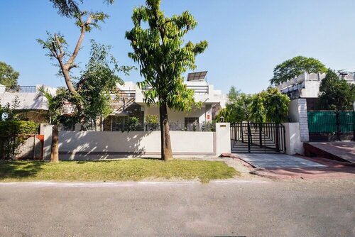 OYO 11874 Home Cozy Stay Goverdhan Villas, Забронировать Отель Эклингджи штат Раджастхан