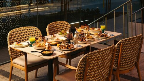InterContinental Residences Dubai Business Bay by IHG, Забронировать Отель Отели Эмирата Дубая с бассейном, Бассейн
