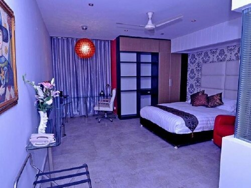 Contemporary Heights Resort and Hotel, Varaa Lomakeskus Hotellit Dhaka uima-altaalla, Uima-allas