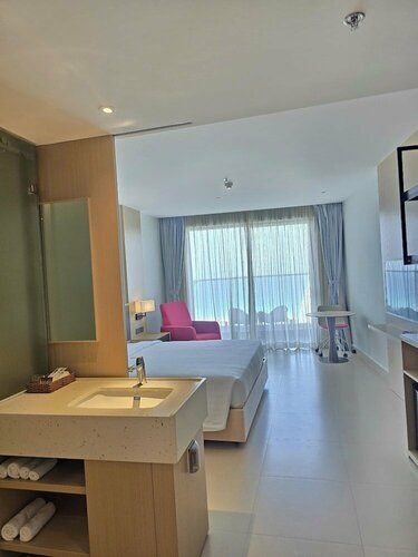 The Empyrean Cam Ranh Beach Resort Hotel, Book Ferieresort Hoteller i Khanh Hoa med pool, Swimmingpool