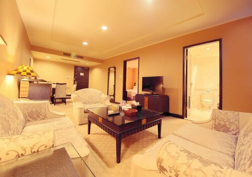 World Traders Hotel Chongqing, Book Hotel Hoteller i Chongqing med pool, Swimmingpool