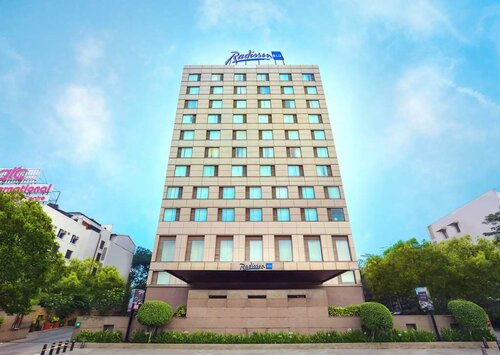 Radisson Blu Hotel Chennai City Centre, Varaa Hotelli Hotellit Tamil Nadu uima-altaalla, Uima-allas