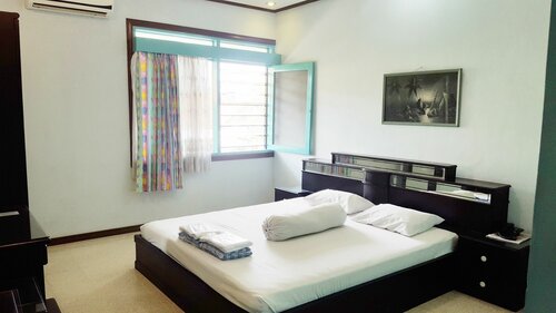 Pondok Asri Family Guest House, Забронировать Отель Сурабая провинция Восточная Ява