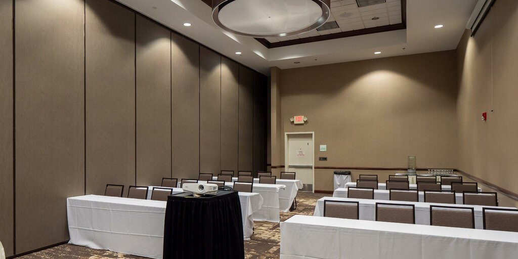 Holiday Inn Conference Ctr Marshfield