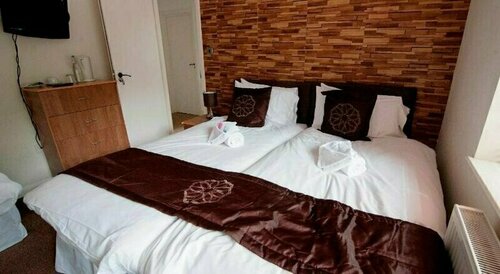 Three Bridges B&B, Buchen Sie Bed & Breakfast Gatwick 