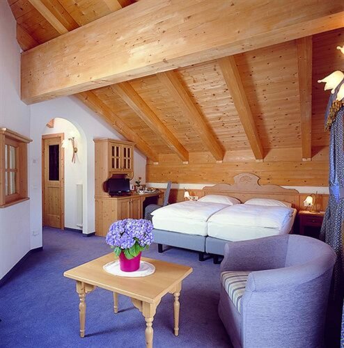 Hotel Casa del Campo, Забронировать Отель Пинцоло Мадонна-ди-Кампильо