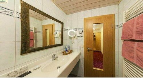Alpen Wohlfühlhotel Dörflwirt, Забронировать Отель Отели Циллерталь с парковкой, Парковка