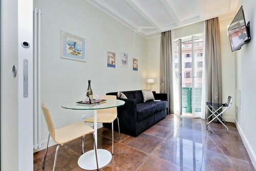 Piazza Venezia Grand Suite, Забронировать Отель «постель и завтрак» Пантеон Рим, рядом с Базилика Санта-Мария-ин-Трастевере