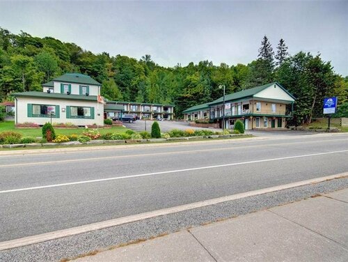 Knights Inn Huntsville, Забронировать Мини-отель Отели Muskoka 3 звезды, 3*