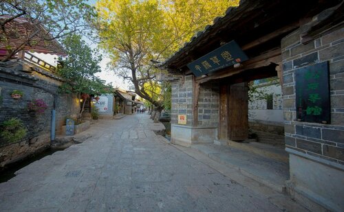 Lijiang Banxicaotang Inn, Забронировать Отель Лицзян Юньнань, рядом с White Horse Dragon Pond Temple