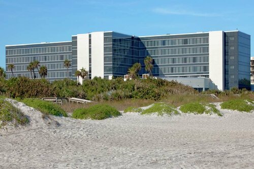 Hilton Cocoa Beach Oceanfront, Забронировать Отель Отели Коко-Бич 3 звезды, 3*