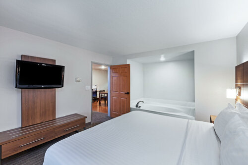 Holiday Inn Express & Suites Tulsa S Broken Arrow Hwy 51, an IHG Hotel, Réserver Hôtel Hôtels à Oklahoma avec piscine, Piscine