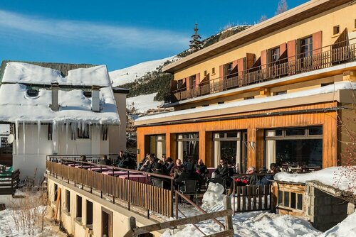 Klubhotel Le Refuge by Skinetworks, Book Hotel Hoteller i Rhône-Alps med parkering, Parkering