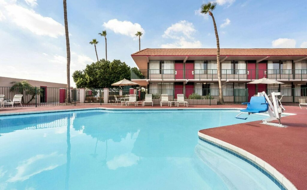 Mesa Mezona Hotel