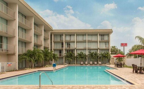 Ramada by Wyndham Hialeah/Miami Airport North, Rezerwuj Hotel Hotele w Miami Beach z parkingiem, Parking
