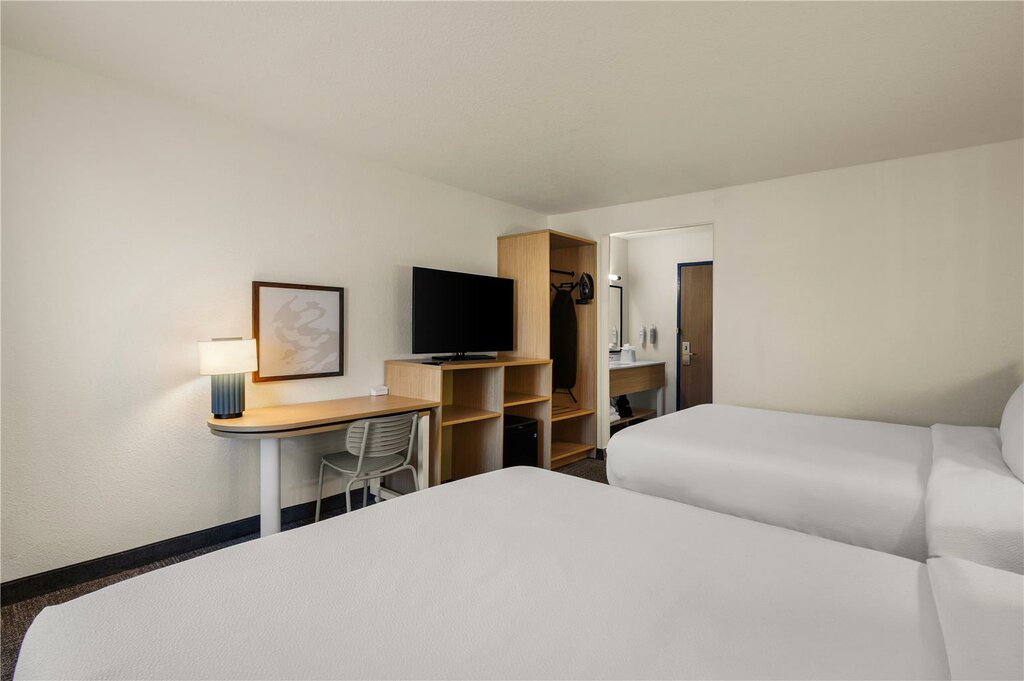Comfort Inn near I-69 and Washington Center Road