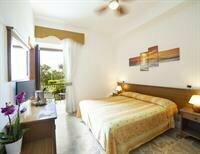 Hotel La Mandorla, Забронировать Отель Отели острова Искья с парковкой, Парковка