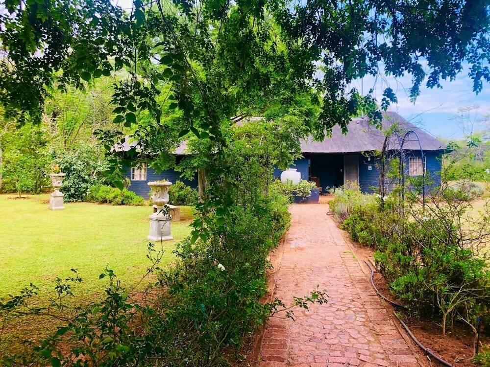 Shangri-La Country Hotel & Spa