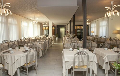 Hotel Helvetia, Забронировать Отель Отели Лидо ди Езоло 3 звезды, рядом с Конгресс-центр Palaturismo, 3*