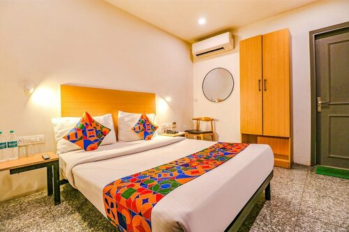 OYO Townhouse 117 Punjabi Bagh, Забронировать Отель Нью-Дели Национальный столичный округ Дели